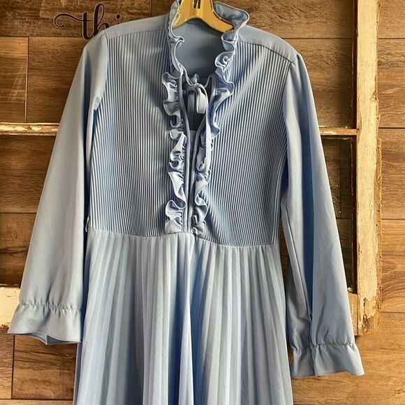 Ladies Powder Blue Vintage 70’s Ruffled Pleated Dress, See Description - Picture 4 of 6